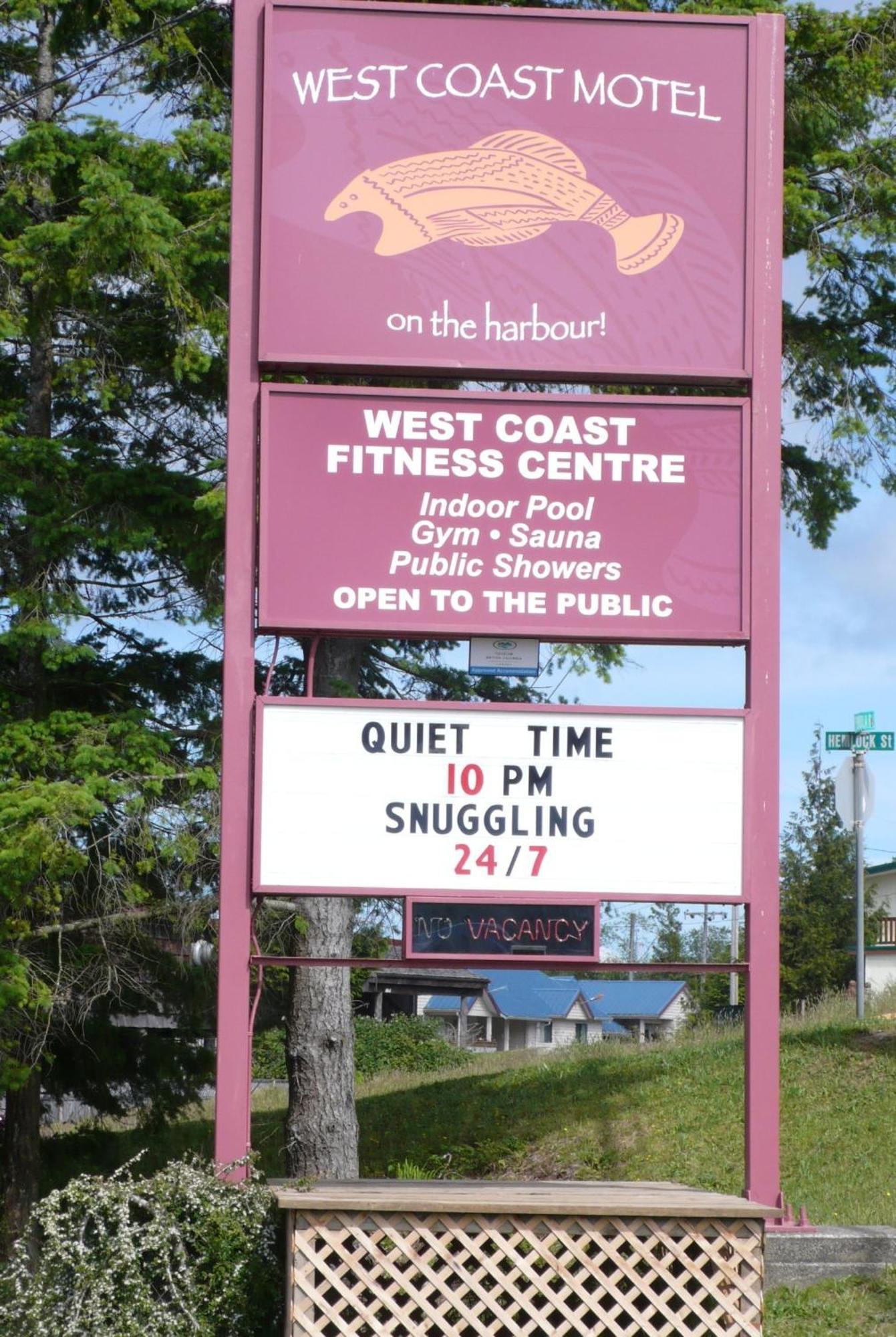 West Coast Motel On The Harbour Ucluelet Exteriör bild